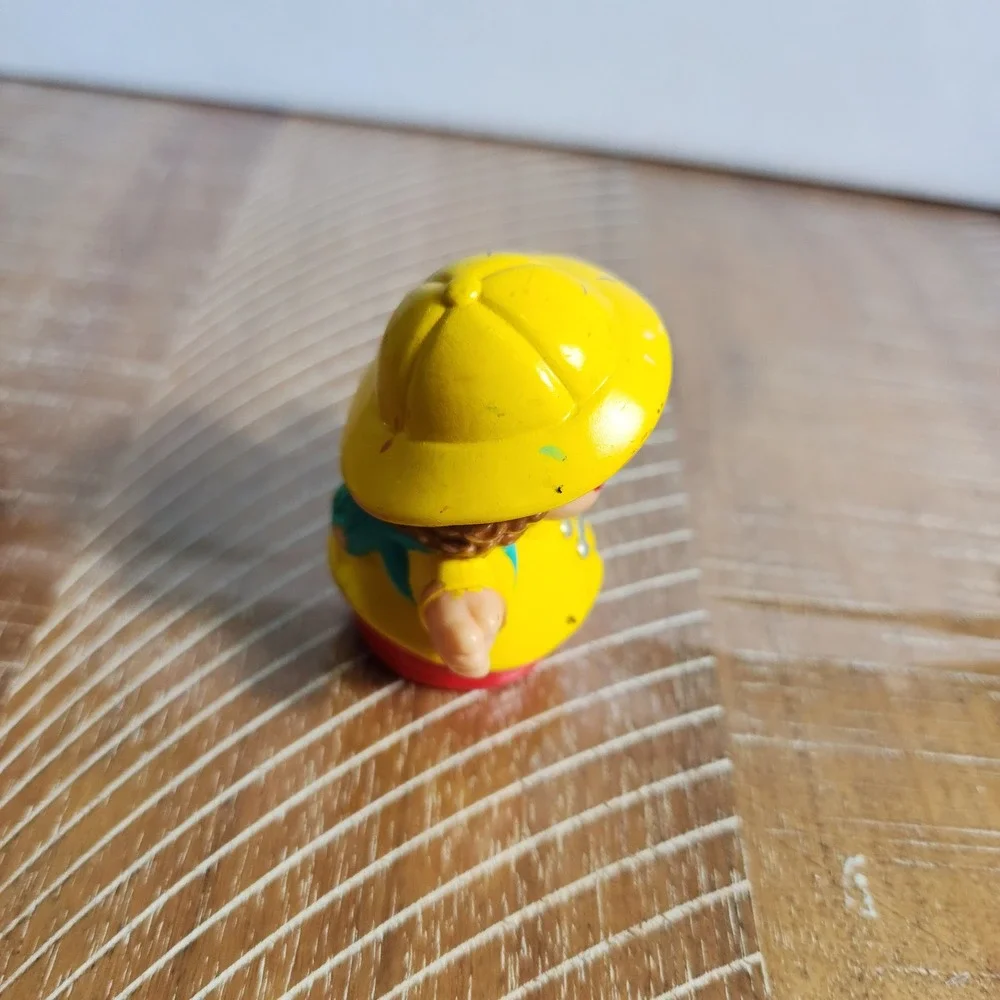 Fisher-Price Little People Sonya Lee Safari Explorer Yellow Outfit Figure 2005